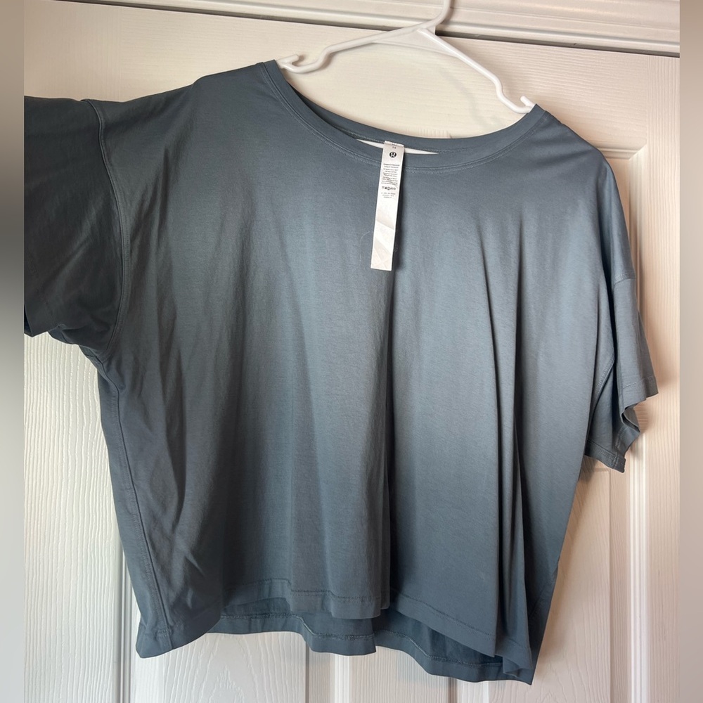 lululemon athletica Cate’s Cropped T-shirt in Belgian Blue size 14
